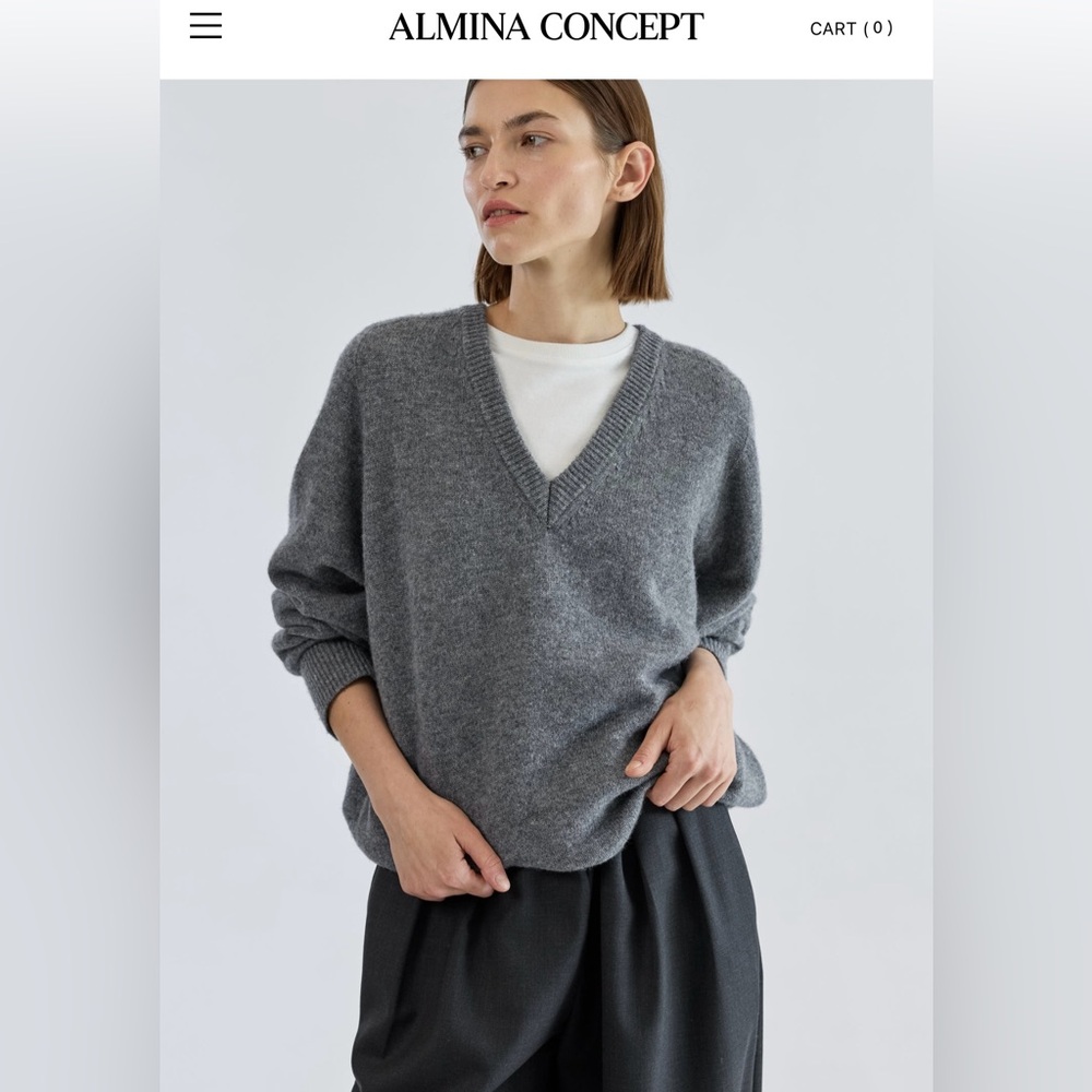 Almina Concept NWT v neck merino wool sweater